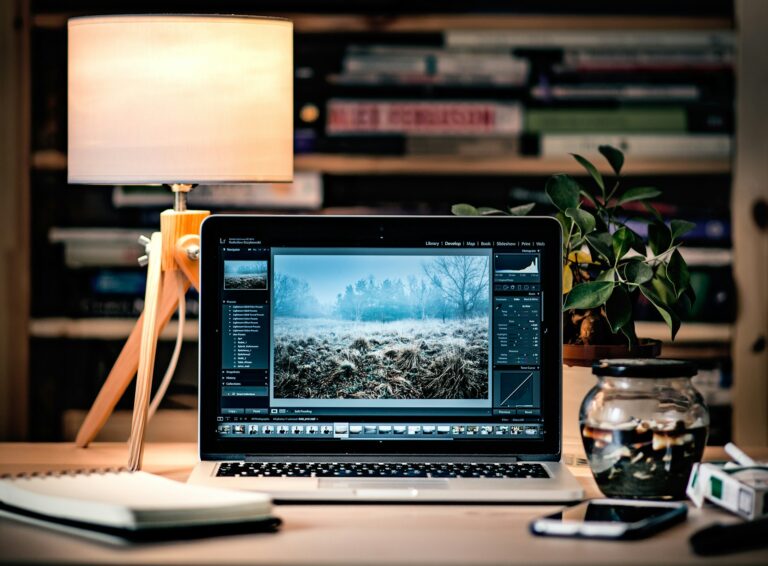 Jak nagrać ekran na komputerze i telefonie — Windows, macOS, Android i iPhone